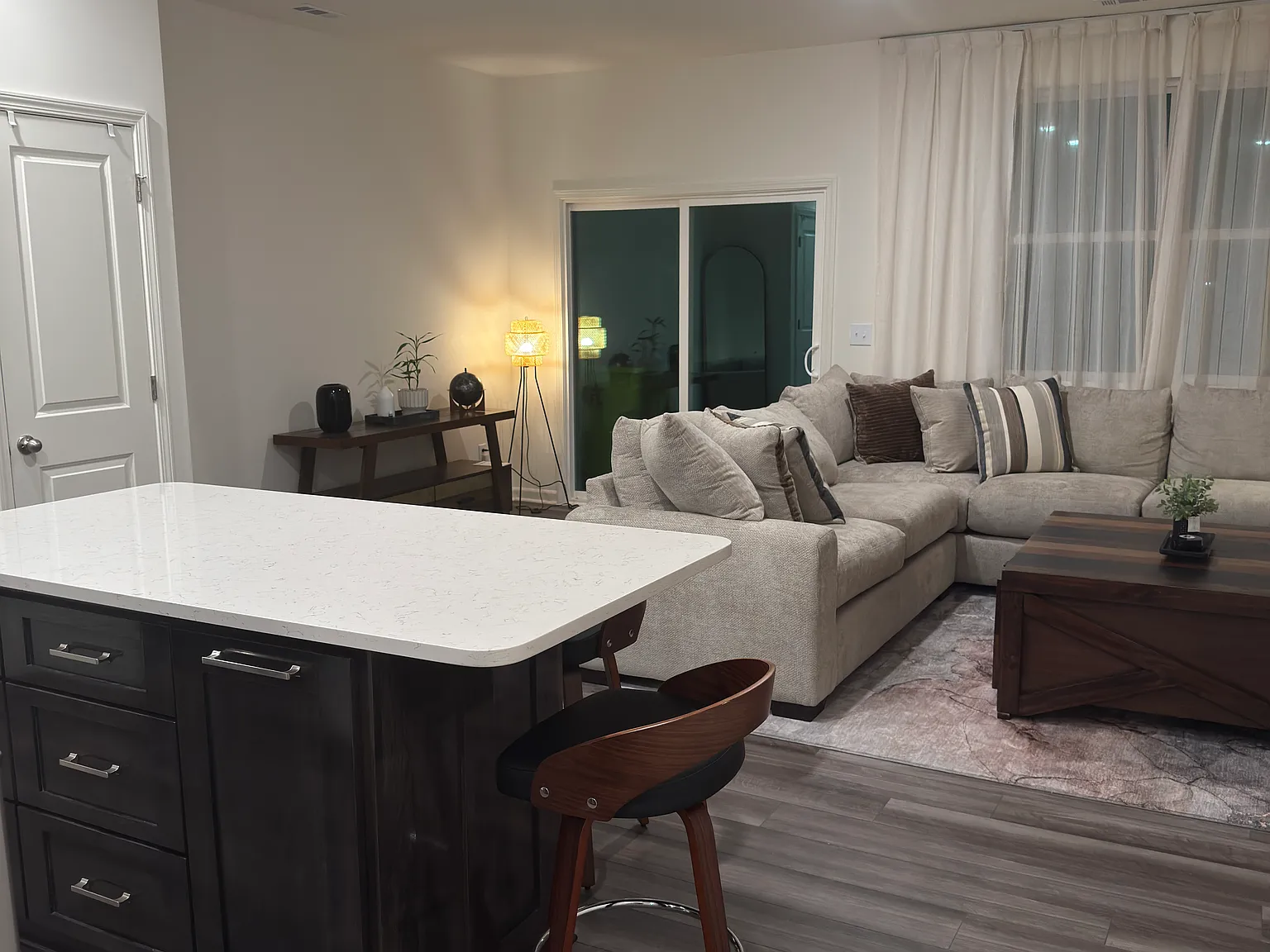 3 bed, 2.5 bath, 1386 sqft, $875 — Photo 3
