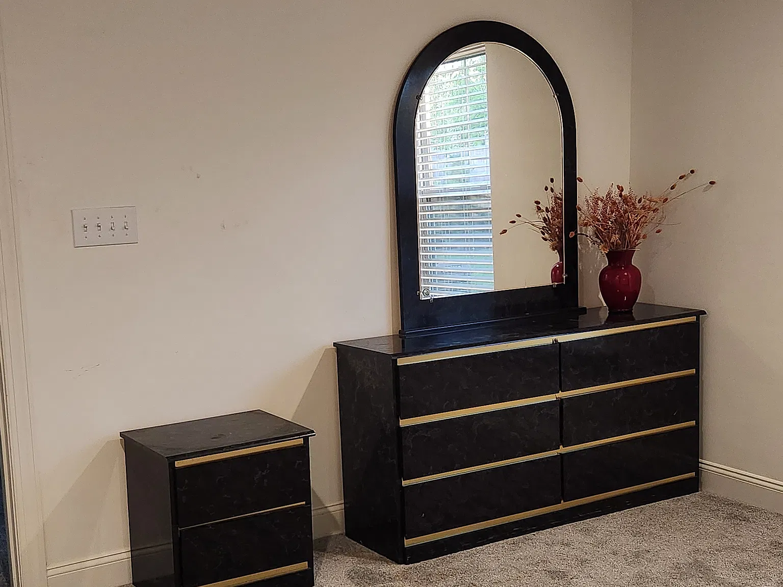 1 bed, 2335 sqft, $1,000 — Photo 1