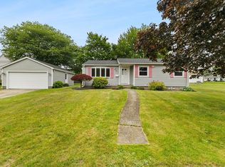 30 Bellevue Ave, Somerset, MA 02725