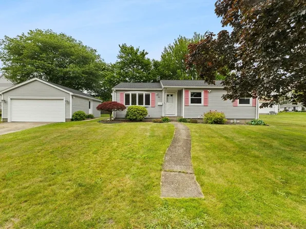 30 Bellevue Ave, Somerset, MA 02725