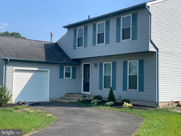 8 Hawthorne Rd, Sicklerville, NJ 08081