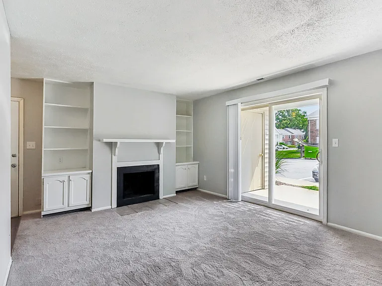 Castleton Manor Apartments — Photo 5