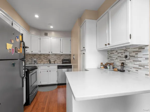 166-31 9th Ave #8A, Beechhurst, NY 11357