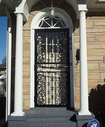 2nd image of 804 Edgehill Rd