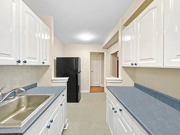 4th image of 3751 86th St APT 3