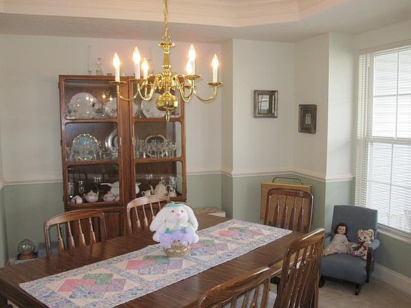 5th image of 1068 Larkens Way