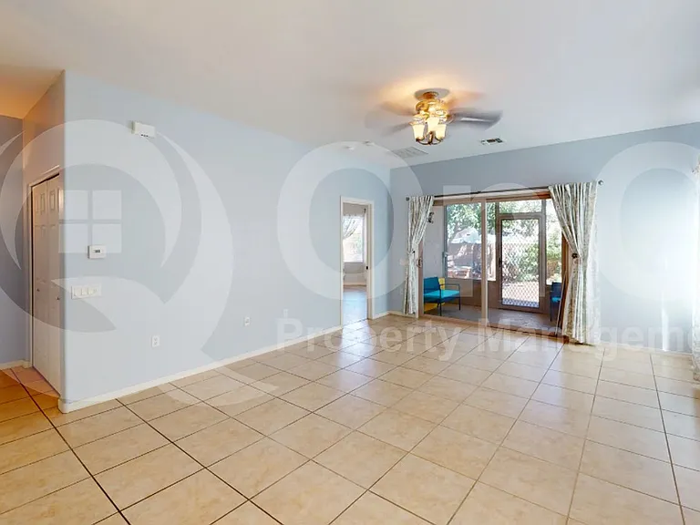 252 W Calle Media Luz — Photo 5
