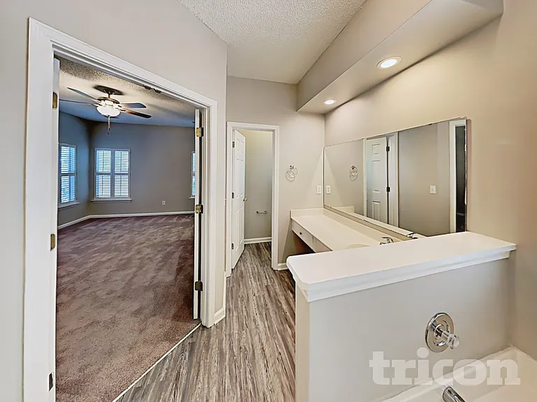 110 Fawnhill Ct — Photo 3