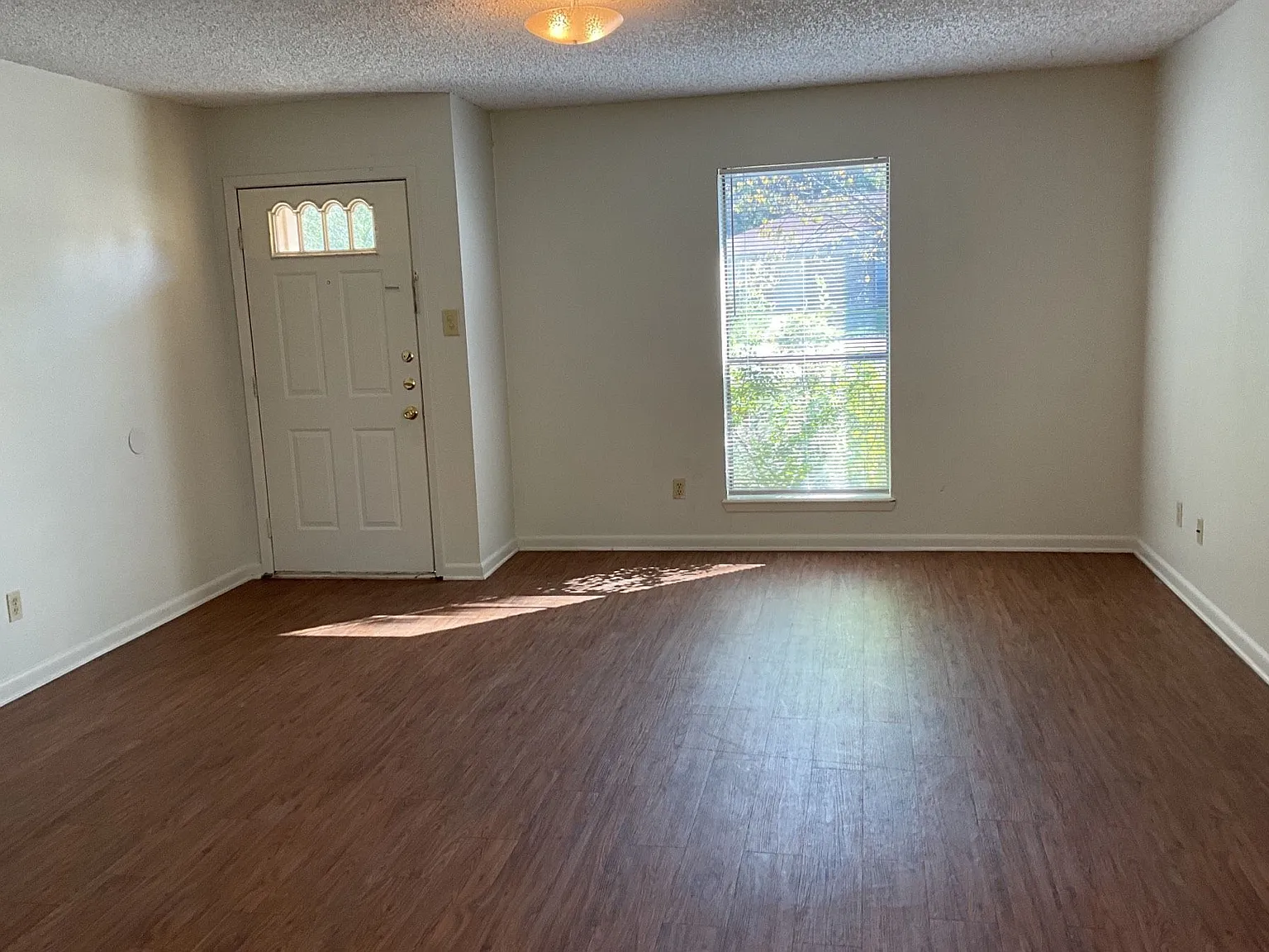 2 bed, 1000 sqft, $1,195 — Photo 3