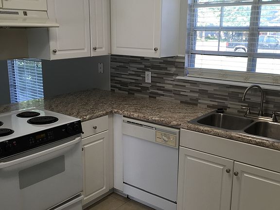 3rd image of 307 Bradford Dr