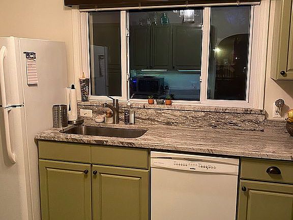2nd image of 30125 Everett St