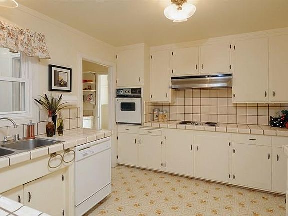 5th image of 16522 Oleander Ave