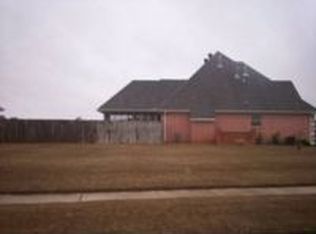 1211 N Colonial Dr, West Memphis, AR 72301