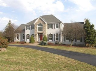 12 Red Robin Way, Flemington, NJ 08822