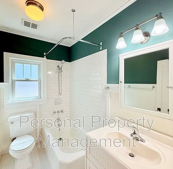 209 W 35th St — Photo 10