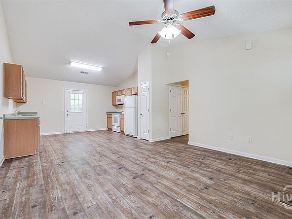 5th image of 109 Pine Thicket Way