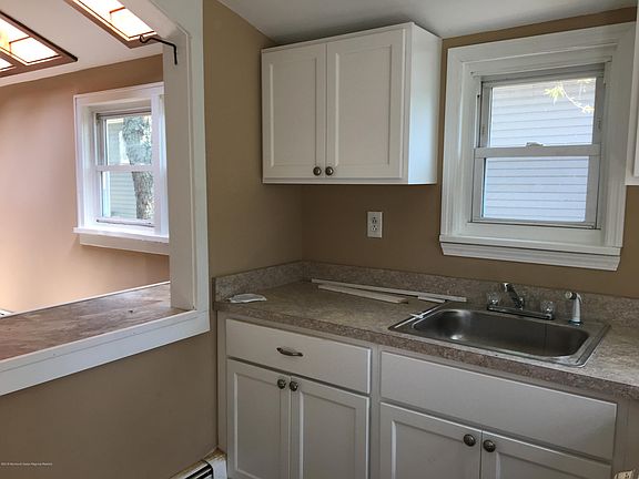 3rd image of 336 Elizabeth Ave