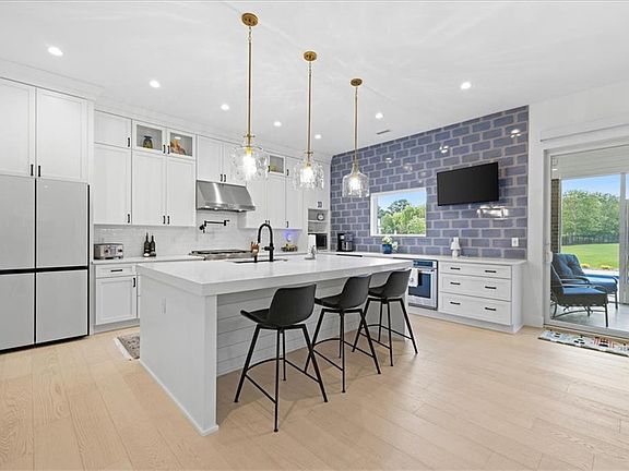5th image of 2921 Estates Dr