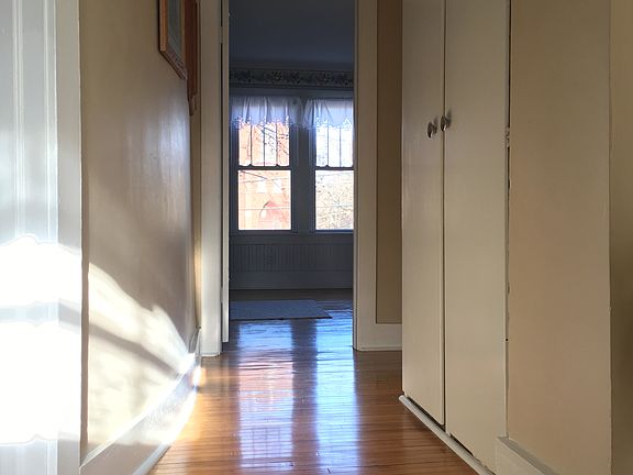 5th image of 221 S Stewart Ave