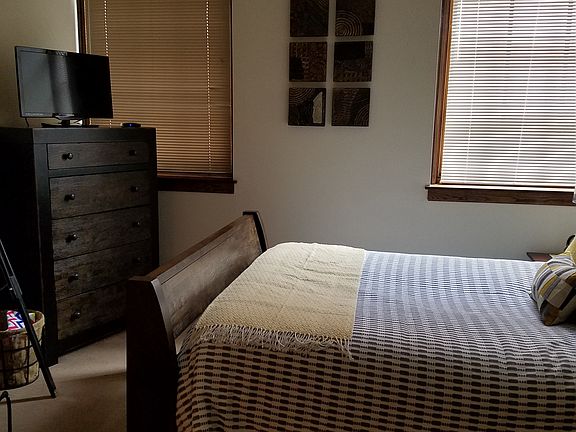 4th image of 601 4th St
