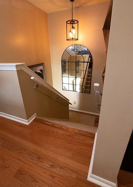 1st image of 24 Greenview Ln #24