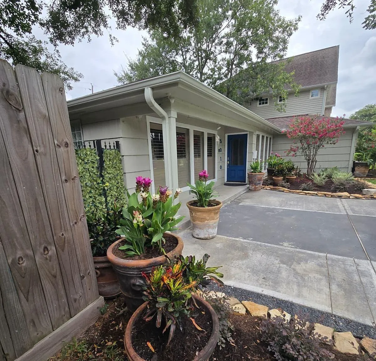 3 bed, 2.0 bath, 1510 sqft, $3,900 — Photo 1