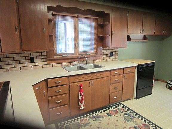 4th image of 328 E Main St