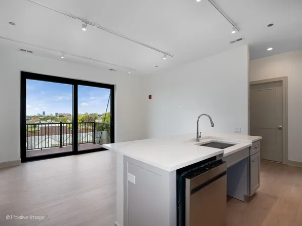 3202 N Racine Ave, Chicago, IL