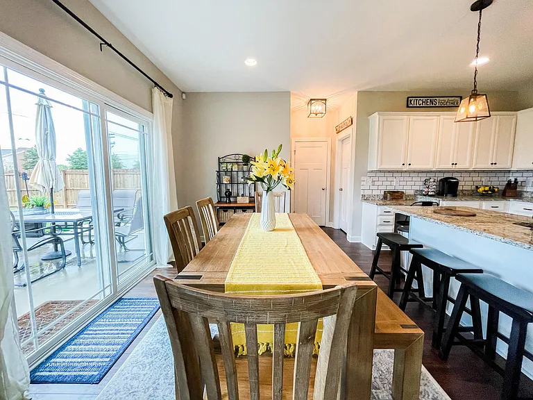 1010 Vanguard Dr — Photo 5