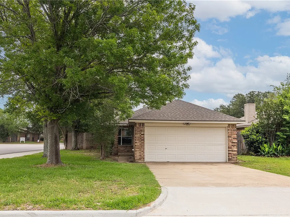 826 Azalea Ct