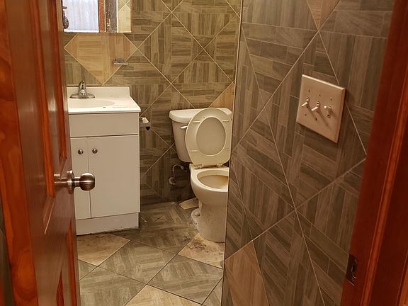 2nd image of 13238 59th Ave Floor 1
