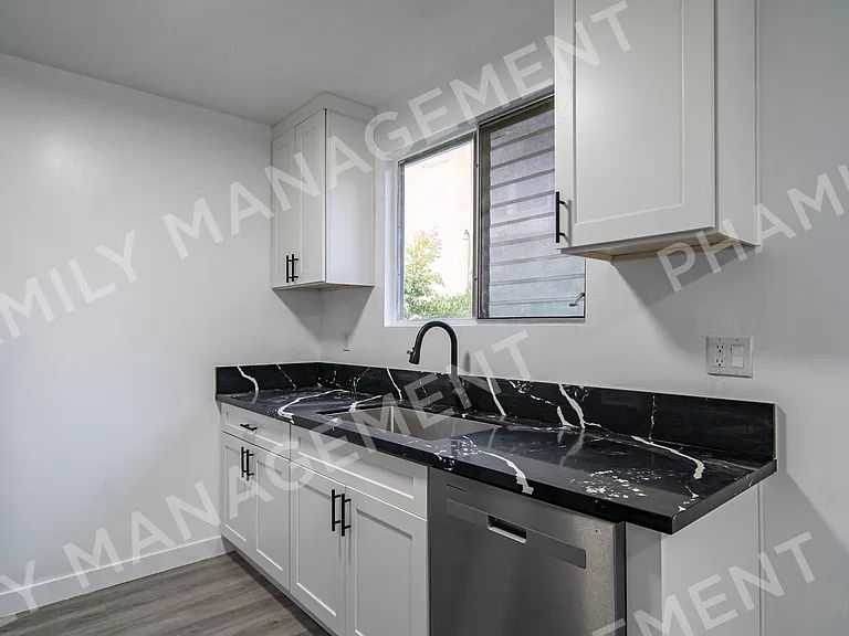 475 S Los Robles Ave #16 — Photo 5