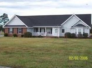 308 Plantation Dr, Alma, GA 31510