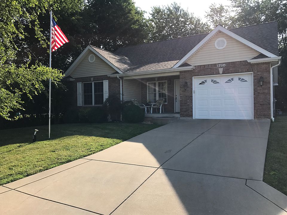 Beautiful private corner lot