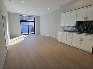4102 N Sheridan Rd #102, Chicago, IL 60613