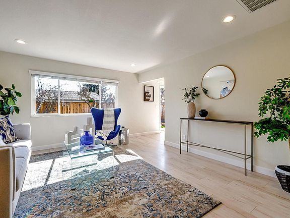 5th image of 34841 Begonia St