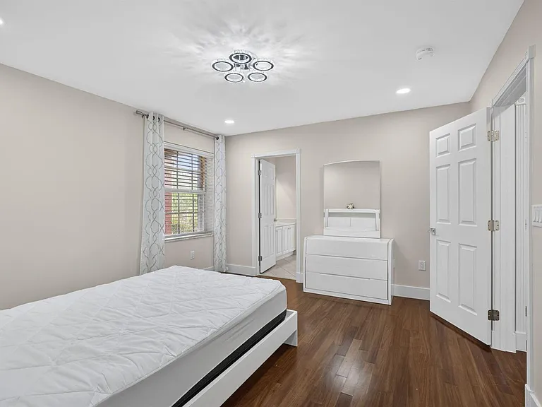 1724 Annandale Cir — Photo 64