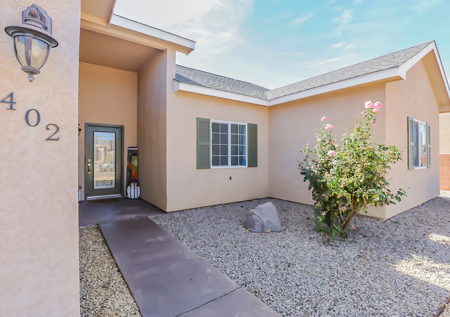 Pet Friendly 4 Bed 2 Bath Home! — Photo 2