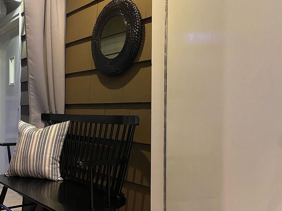 2nd image of 2601 College Ave APT 210