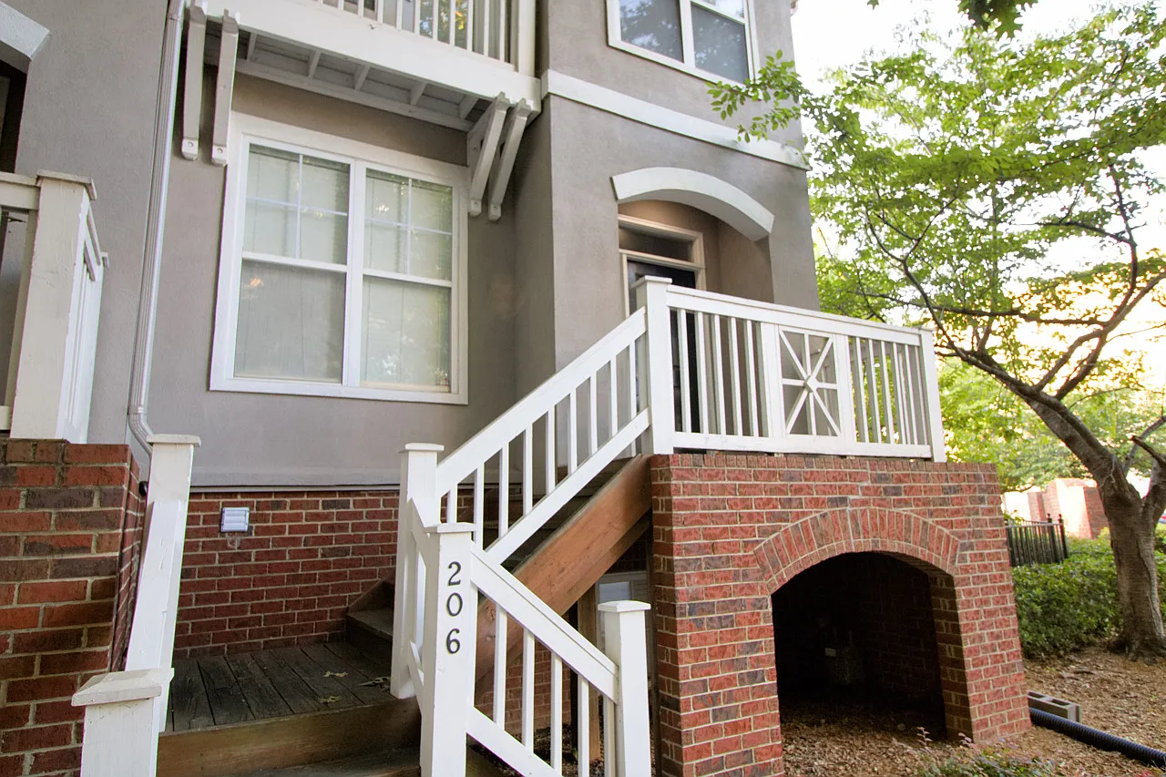 3 bed, 3.5 bath, 1700 sqft, $3,100 — Photo 2