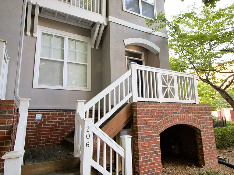 206 S Cedar St — Photo 2