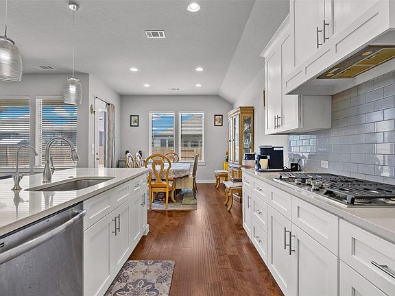 3rd image of 4376 Hannover Way