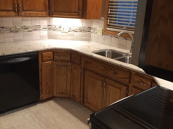 5th image of 814 N 131st Ct