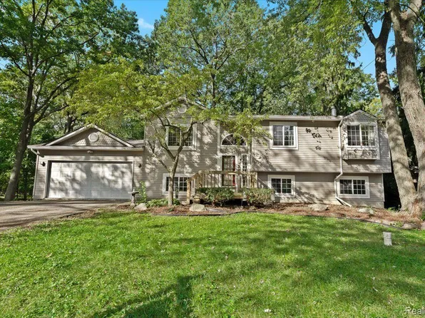 4354 Muirhead St, West Bloomfield, MI 48323