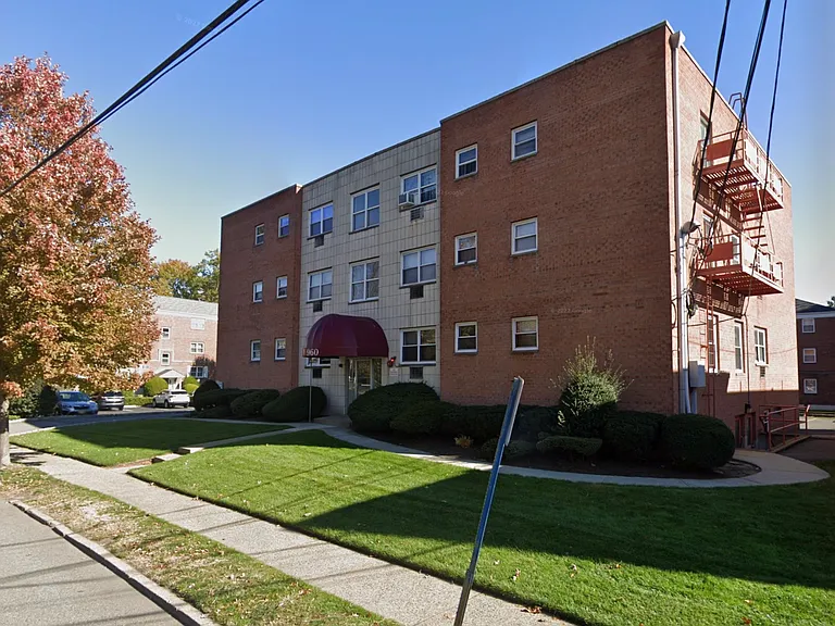 960 Main St #6 — Photo 8