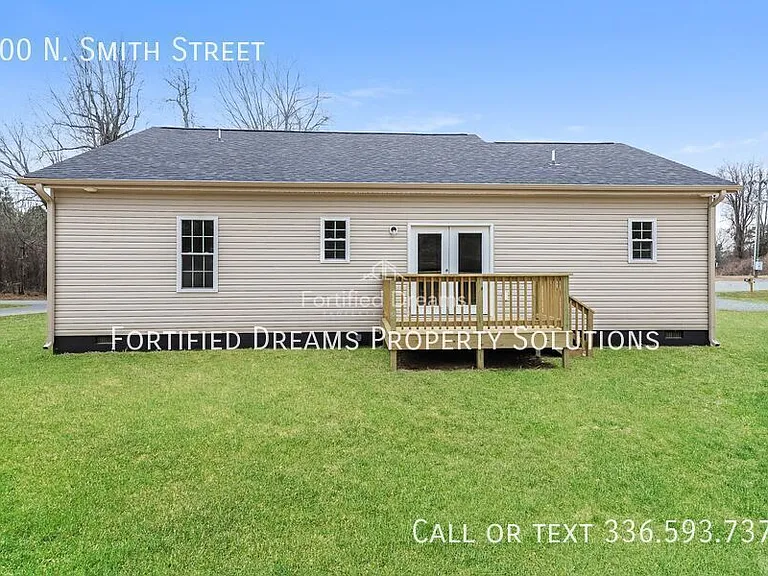 400 N Smith St — Photo 9