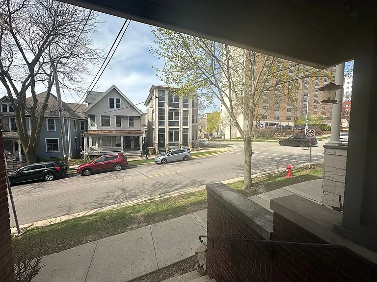 205-207 S Henry St — Photo 16