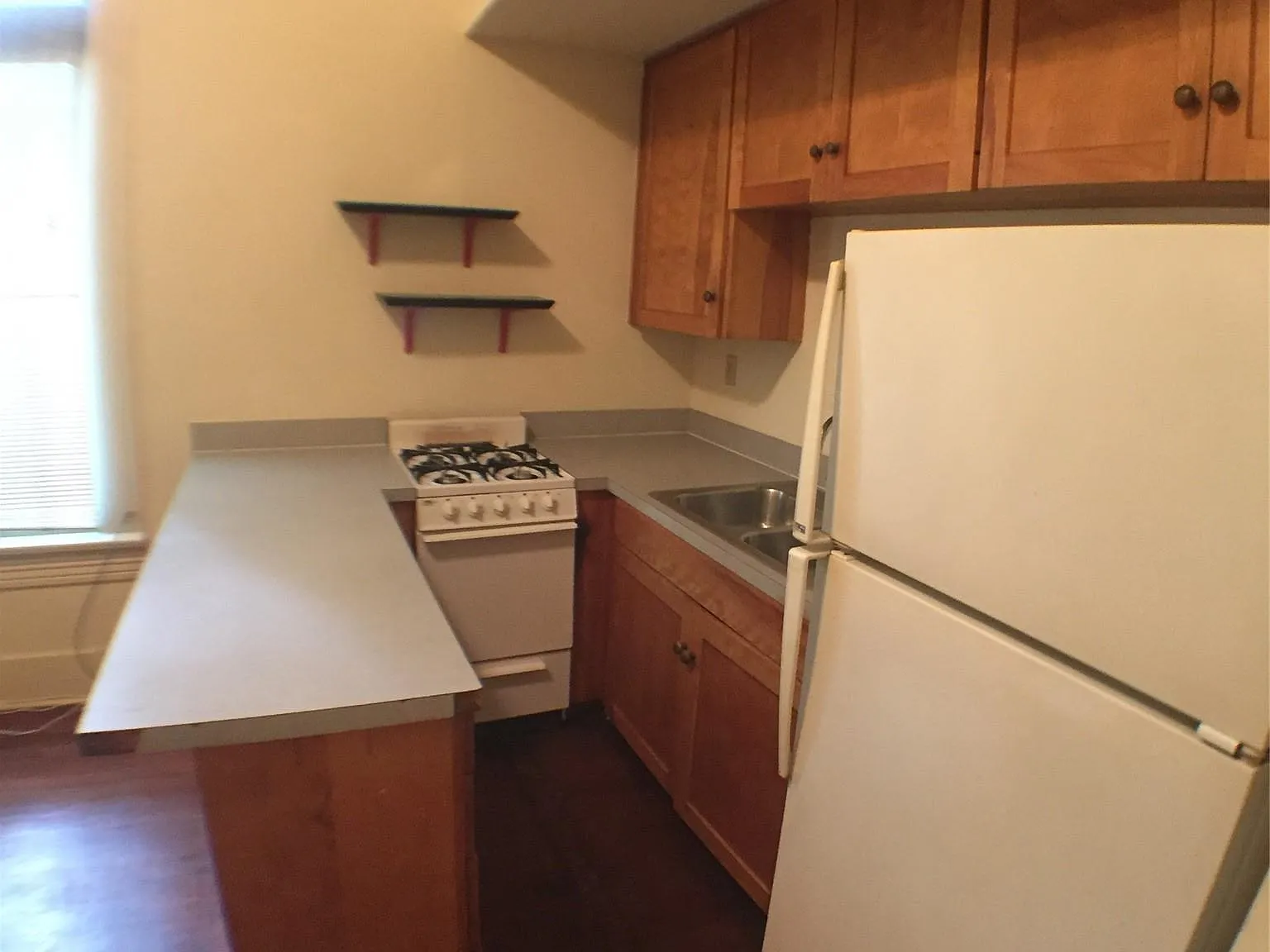 2 bed, 1.0 bath, 650 sqft, $1,200 — Photo 4