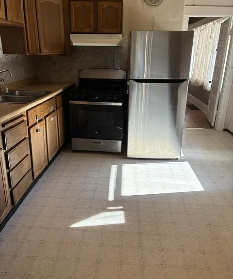 106 Newton St — Photo 9