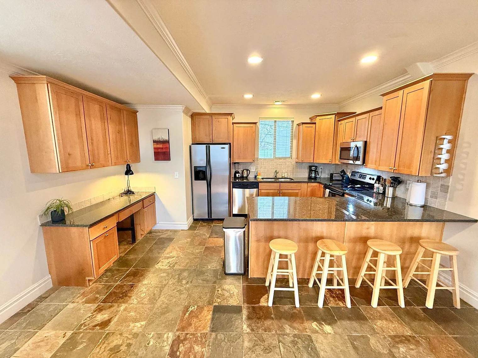 2 bed, 2.0 bath, 1399 sqft, $4,871 — Photo 4